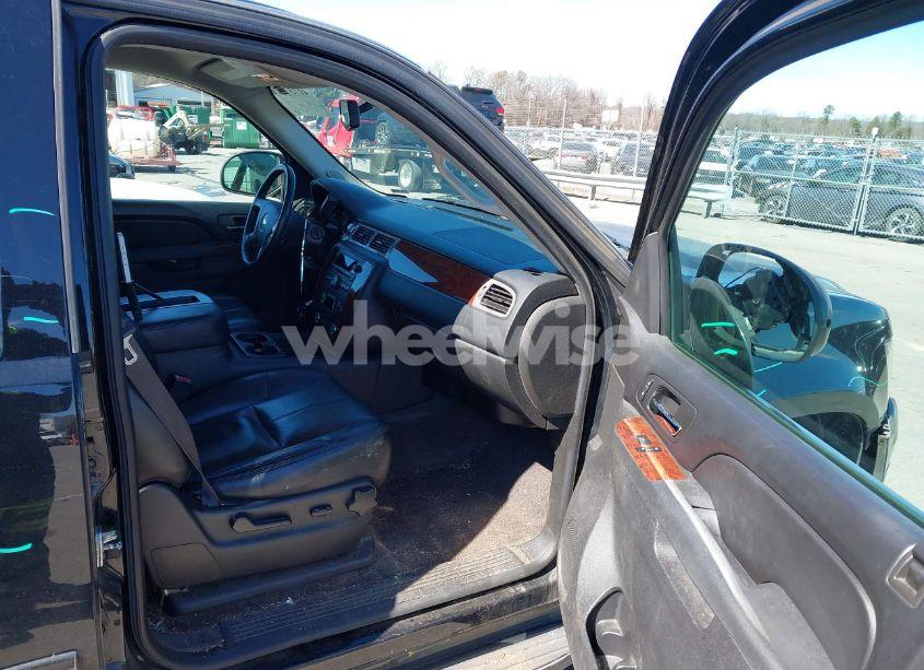 Photo 5 of 2014 Chevrolet Tahoe LT (VIN 1GNSCBE00ER199727)