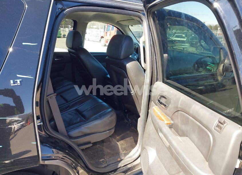 Photo 8 of 2014 Chevrolet Tahoe LT (VIN 1GNSCBE00ER199727)