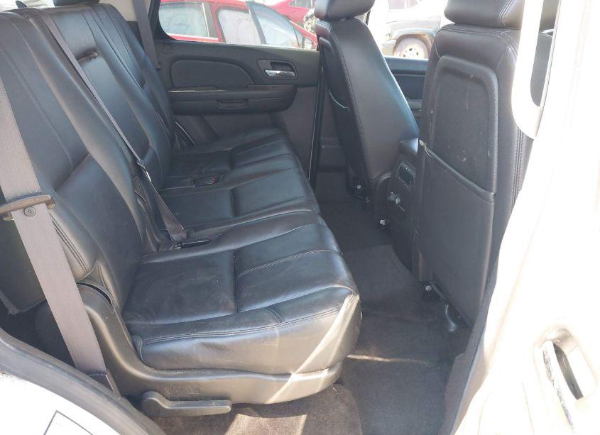 Photo 8 of 2014 Chevrolet Tahoe LT (VIN 1GNSCBE00ER230510)