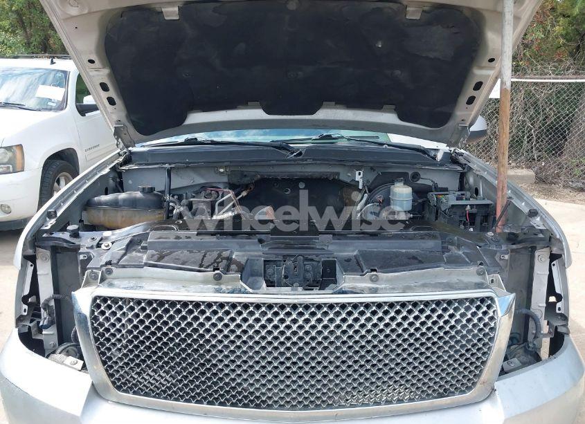 Photo 10 of 2011 Chevrolet Tahoe LT (VIN 1GNSCBE01BR120741)