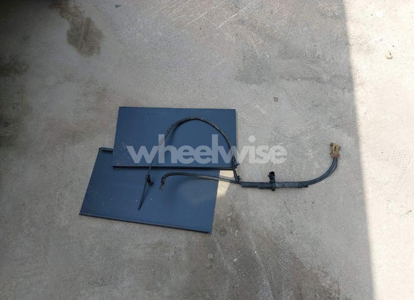 Photo 11 of 2011 Chevrolet Tahoe LT (VIN 1GNSCBE01BR120741)