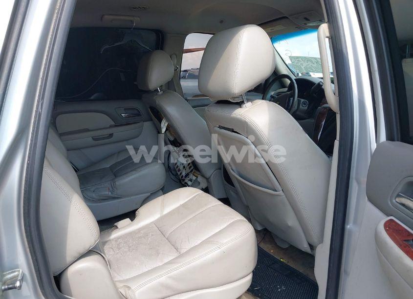 Photo 8 of 2011 Chevrolet Tahoe LT (VIN 1GNSCBE01BR120741)