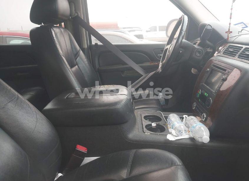 Photo 5 of 2011 Chevrolet Tahoe LT (VIN 1GNSCBE01BR197836)