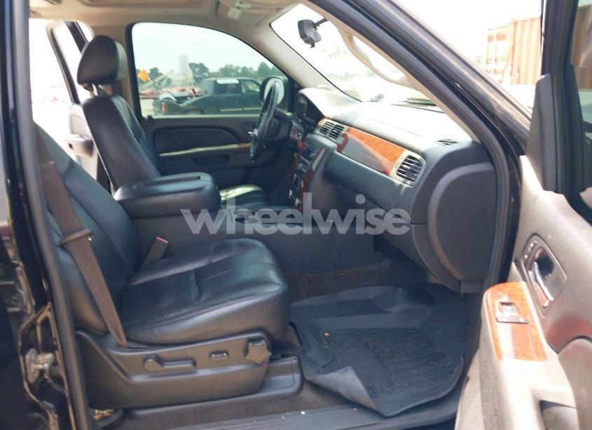 Photo 5 of 2012 Chevrolet Tahoe LT (VIN 1GNSCBE01CR130929)