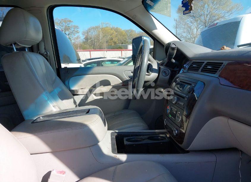 Photo 5 of 2012 Chevrolet Tahoe LT (VIN 1GNSCBE01CR133099)