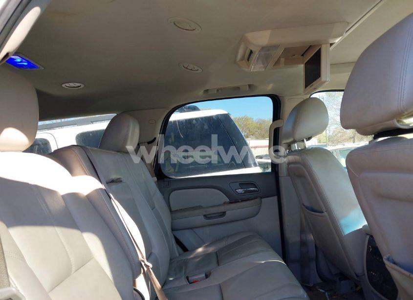 Photo 8 of 2012 Chevrolet Tahoe LT (VIN 1GNSCBE01CR133099)