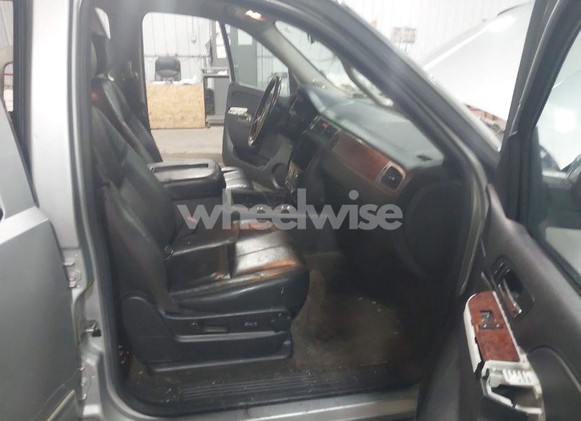 Photo 5 of 2012 Chevrolet Tahoe LT (VIN 1GNSCBE01CR326465)