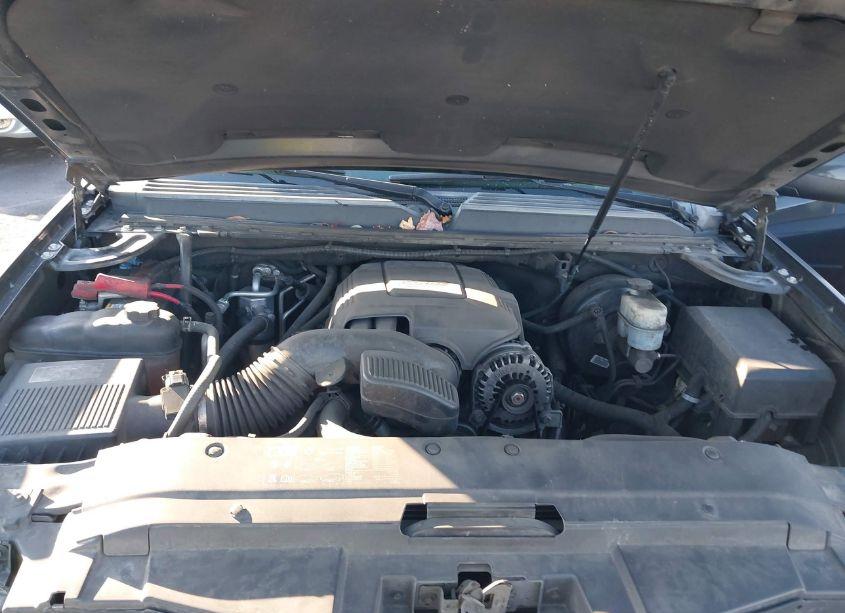 Photo 10 of 2013 Chevrolet Tahoe LT (VIN 1GNSCBE01DR171272)