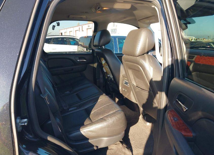 Photo 8 of 2013 Chevrolet Tahoe LT (VIN 1GNSCBE01DR171272)