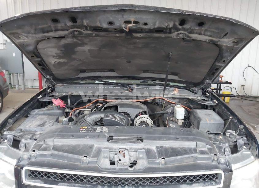 Photo 10 of 2014 Chevrolet Tahoe LT (VIN 1GNSCBE01ER190342)