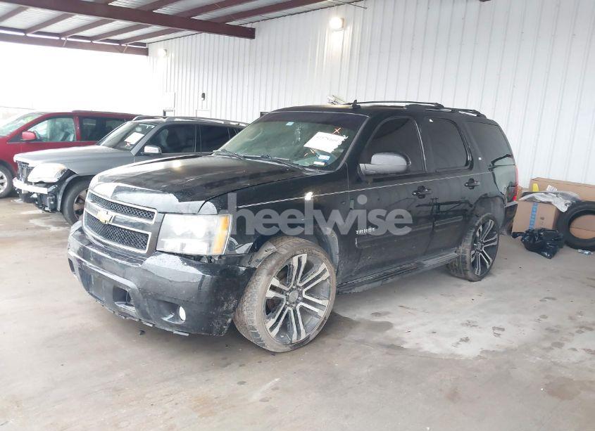 Photo 2 of 2014 Chevrolet Tahoe LT (VIN 1GNSCBE01ER190342)
