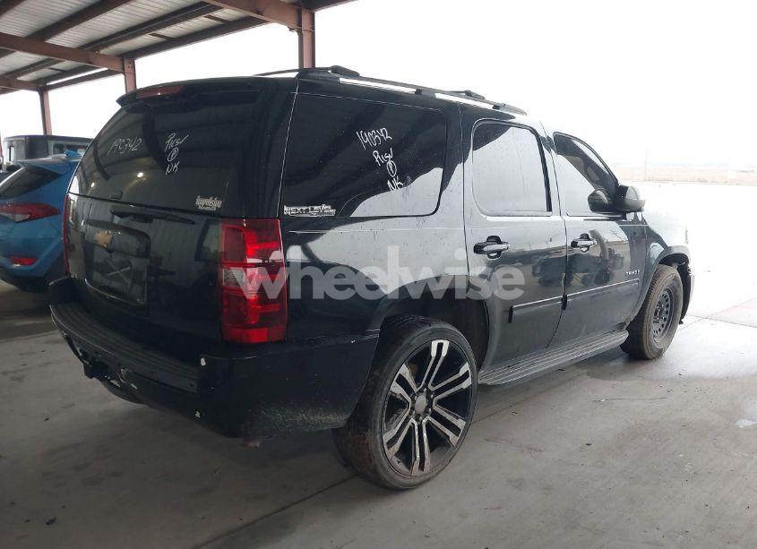 Photo 4 of 2014 Chevrolet Tahoe LT (VIN 1GNSCBE01ER190342)