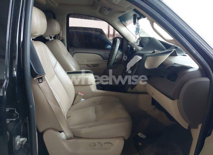 Photo 5 of 2014 Chevrolet Tahoe LT (VIN 1GNSCBE01ER190342)