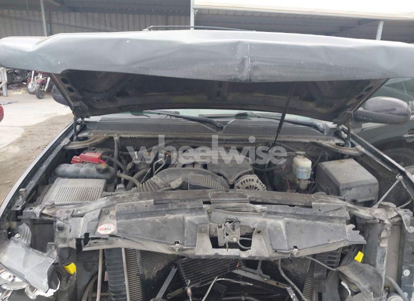 Photo 10 of 2011 Chevrolet Tahoe LT (VIN 1GNSCBE02BR119808)