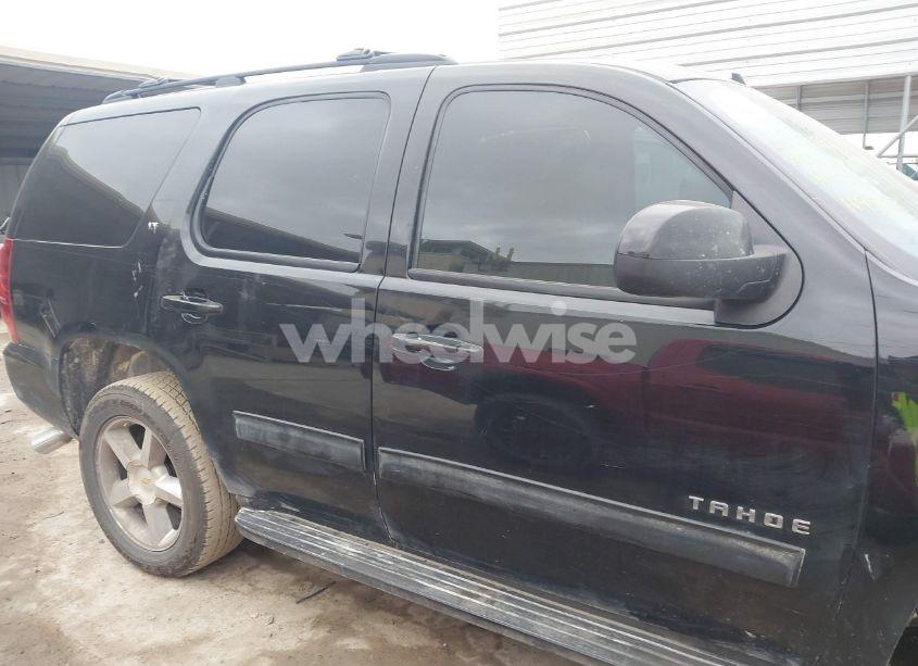 Photo 13 of 2011 Chevrolet Tahoe LT (VIN 1GNSCBE02BR119808)