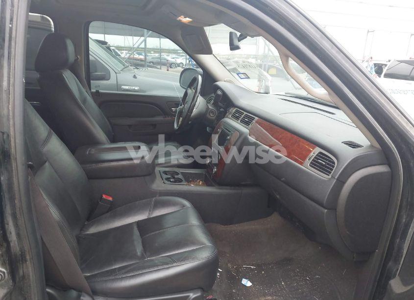 Photo 5 of 2011 Chevrolet Tahoe LT (VIN 1GNSCBE02BR119808)