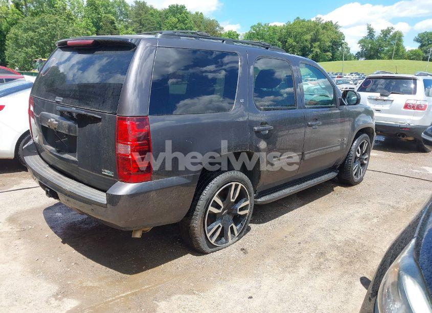 Photo 4 of 2011 Chevrolet Tahoe LT (VIN 1GNSCBE02BR156597)