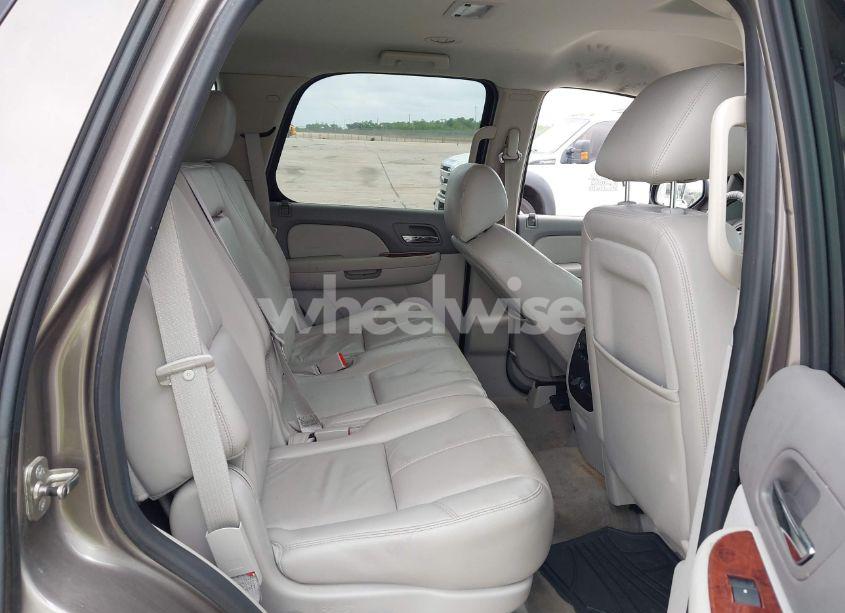 Photo 8 of 2011 Chevrolet Tahoe LT (VIN 1GNSCBE02BR342186)