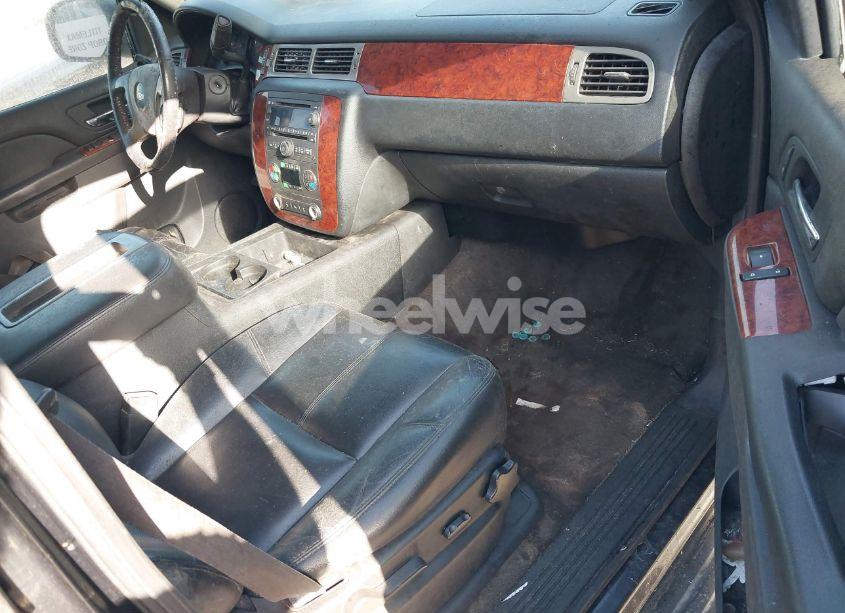 Photo 5 of 2012 Chevrolet Tahoe LT (VIN 1GNSCBE02CR112441)