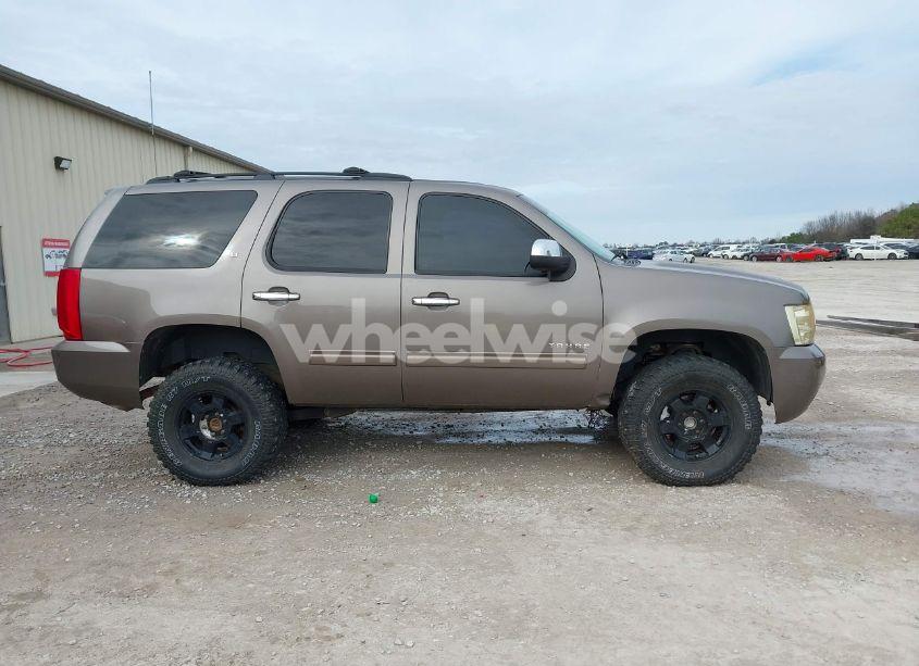 Photo 13 of 2013 Chevrolet Tahoe LT (VIN 1GNSCBE02DR379659)