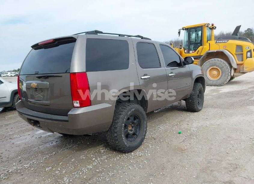 Photo 4 of 2013 Chevrolet Tahoe LT (VIN 1GNSCBE02DR379659)