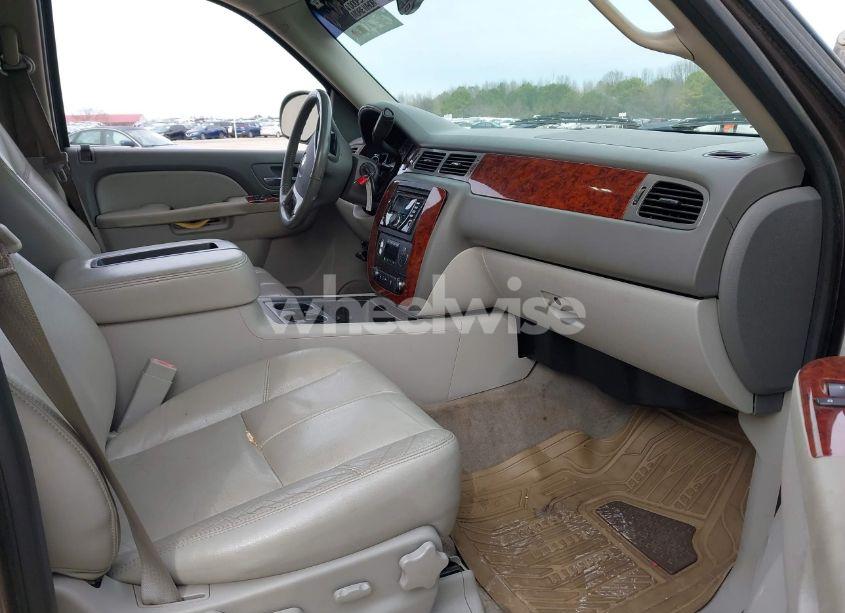 Photo 5 of 2013 Chevrolet Tahoe LT (VIN 1GNSCBE02DR379659)