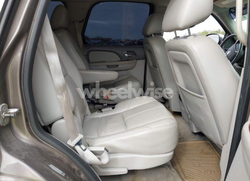 Photo 8 of 2013 Chevrolet Tahoe LT (VIN 1GNSCBE02DR379659)