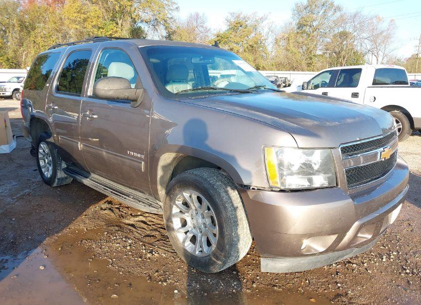 2014 Chevrolet Tahoe LT (VIN 1GNSCBE02ER215152) main photo