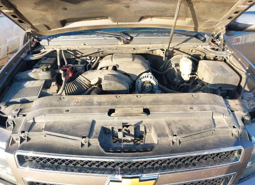 Photo 10 of 2014 Chevrolet Tahoe LT (VIN 1GNSCBE02ER215152)