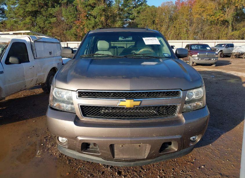 Photo 12 of 2014 Chevrolet Tahoe LT (VIN 1GNSCBE02ER215152)