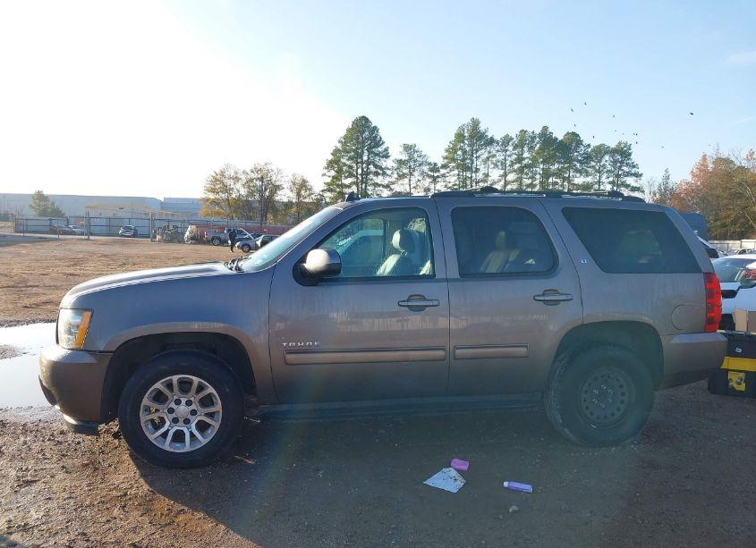 Photo 14 of 2014 Chevrolet Tahoe LT (VIN 1GNSCBE02ER215152)