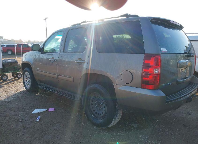 Photo 3 of 2014 Chevrolet Tahoe LT (VIN 1GNSCBE02ER215152)