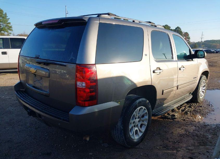 Photo 4 of 2014 Chevrolet Tahoe LT (VIN 1GNSCBE02ER215152)