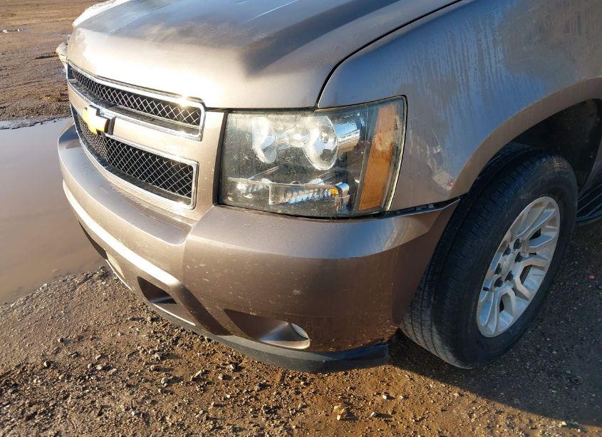 Photo 6 of 2014 Chevrolet Tahoe LT (VIN 1GNSCBE02ER215152)