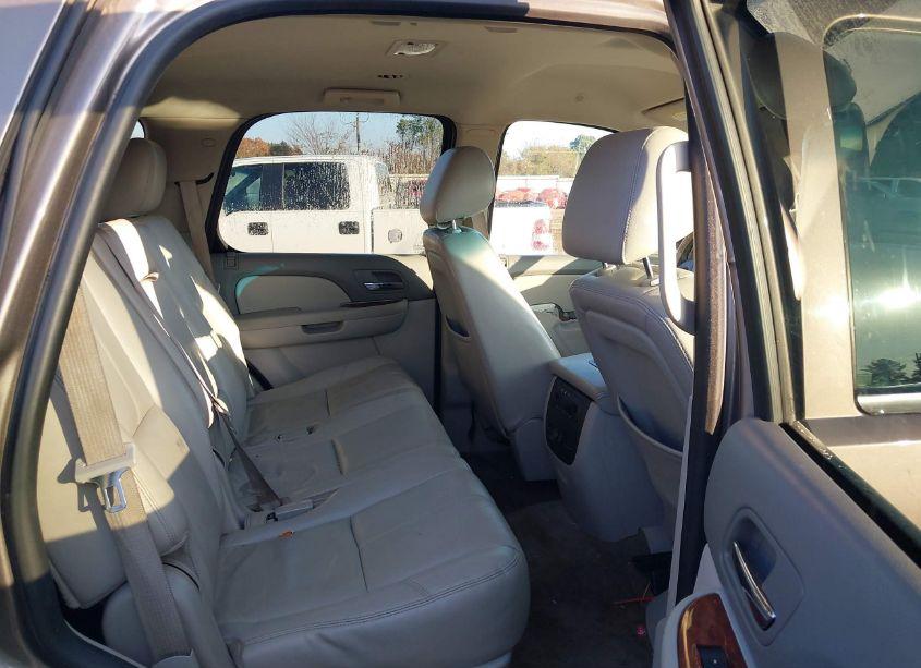 Photo 8 of 2014 Chevrolet Tahoe LT (VIN 1GNSCBE02ER215152)