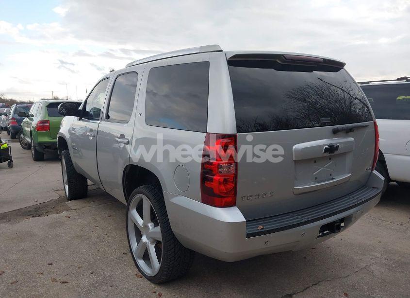Photo 3 of 2011 Chevrolet Tahoe LT (VIN 1GNSCBE03BR193996)