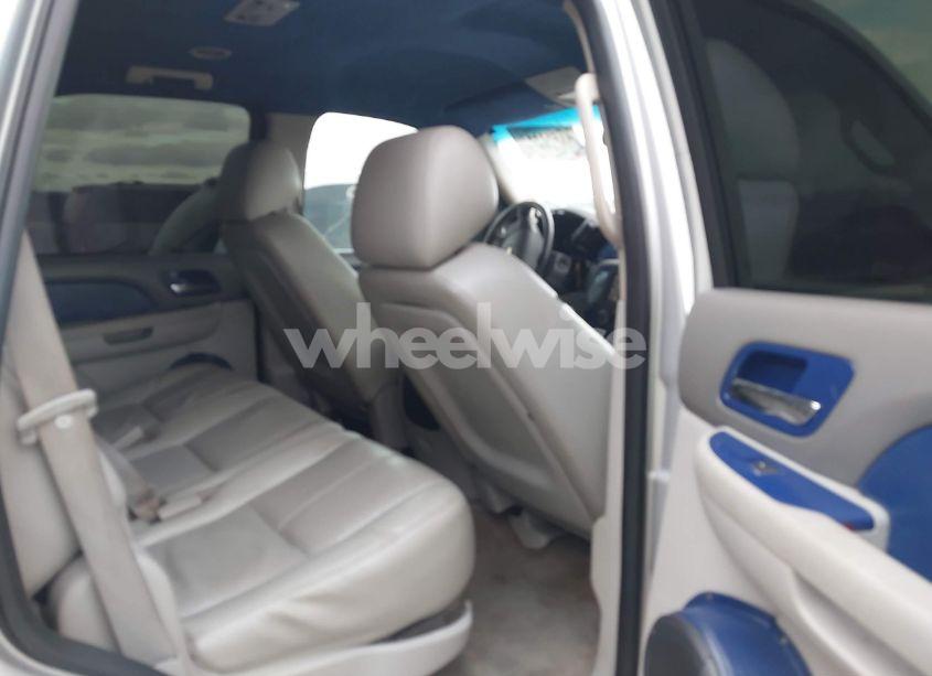 Photo 8 of 2011 Chevrolet Tahoe LT (VIN 1GNSCBE03BR193996)