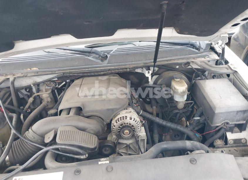 Photo 10 of 2011 Chevrolet Tahoe LT (VIN 1GNSCBE03BR380171)