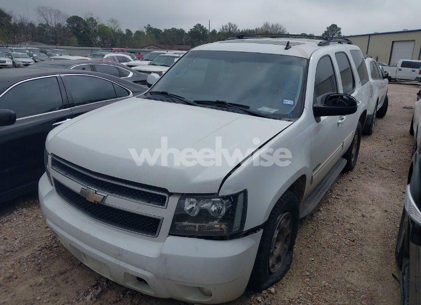 Photo 2 of 2011 Chevrolet Tahoe LT (VIN 1GNSCBE03BR380171)