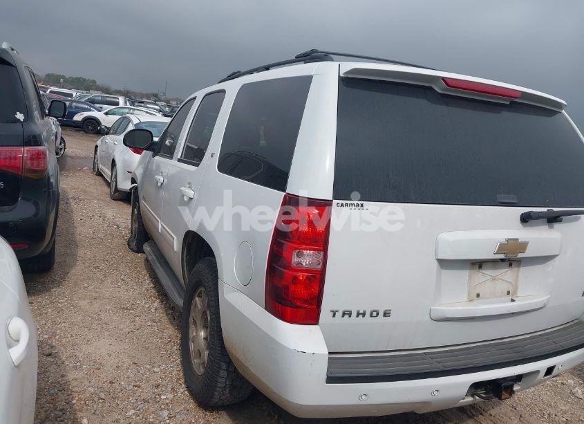Photo 3 of 2011 Chevrolet Tahoe LT (VIN 1GNSCBE03BR380171)