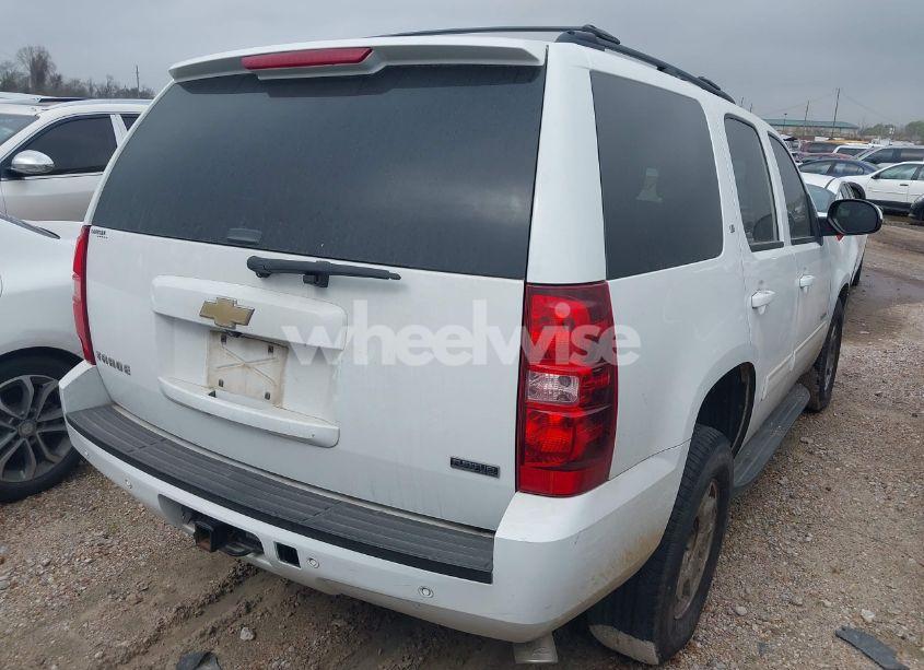 Photo 4 of 2011 Chevrolet Tahoe LT (VIN 1GNSCBE03BR380171)