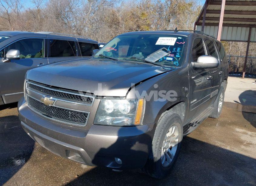 Photo 2 of 2011 Chevrolet Tahoe LT (VIN 1GNSCBE03BR390084)