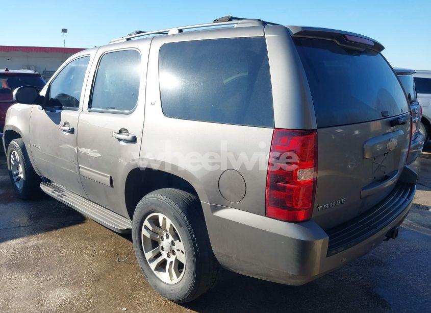 Photo 3 of 2011 Chevrolet Tahoe LT (VIN 1GNSCBE03BR390084)