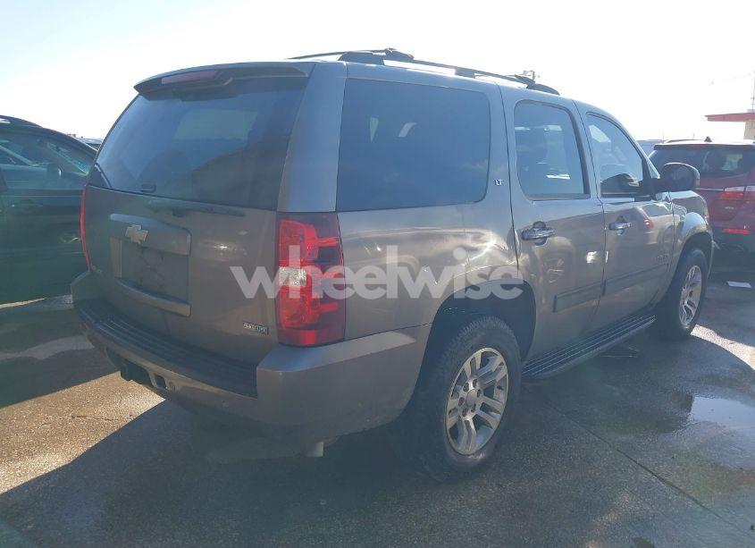 Photo 4 of 2011 Chevrolet Tahoe LT (VIN 1GNSCBE03BR390084)