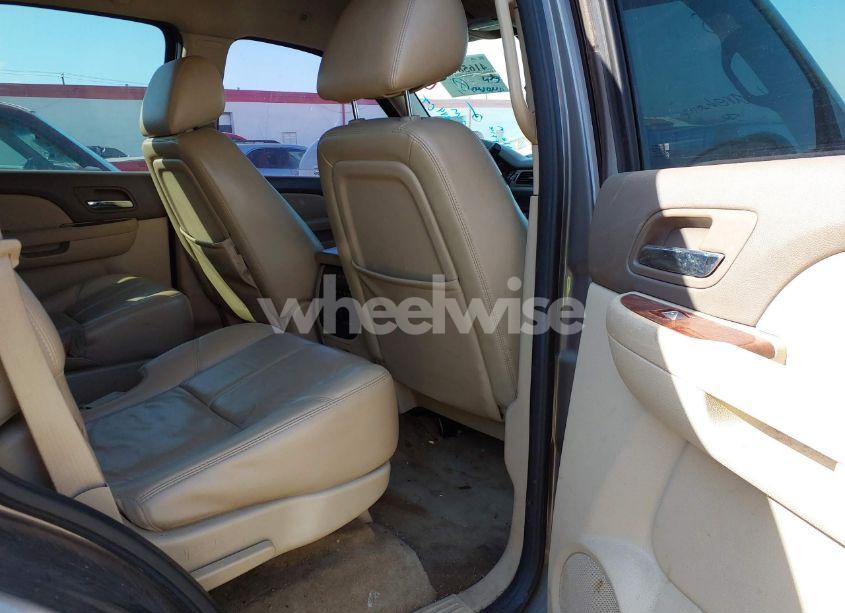 Photo 8 of 2011 Chevrolet Tahoe LT (VIN 1GNSCBE03BR390084)