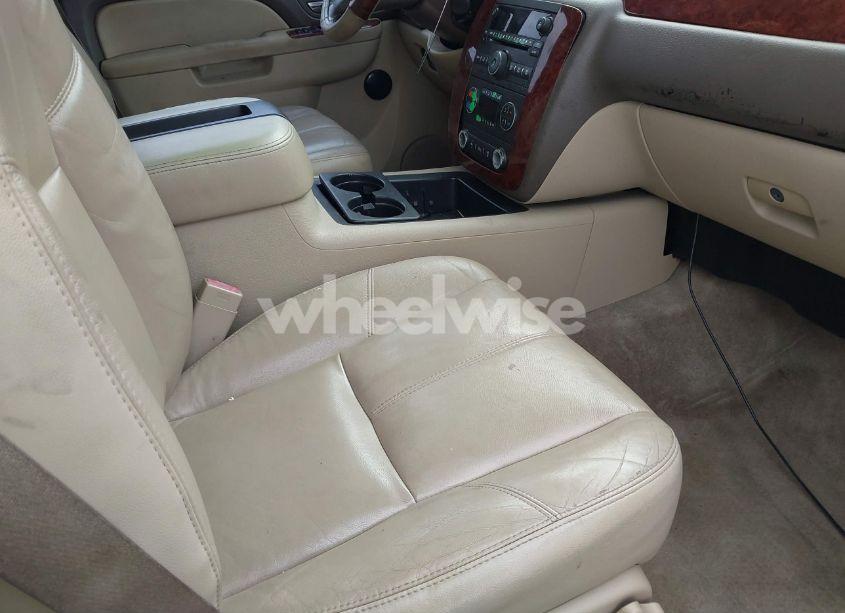 Photo 5 of 2012 Chevrolet Tahoe LT (VIN 1GNSCBE03CR141009)