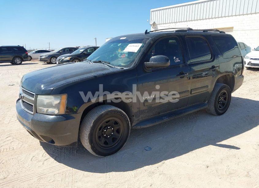 Photo 2 of 2013 Chevrolet Tahoe LT (VIN 1GNSCBE03DR144994)