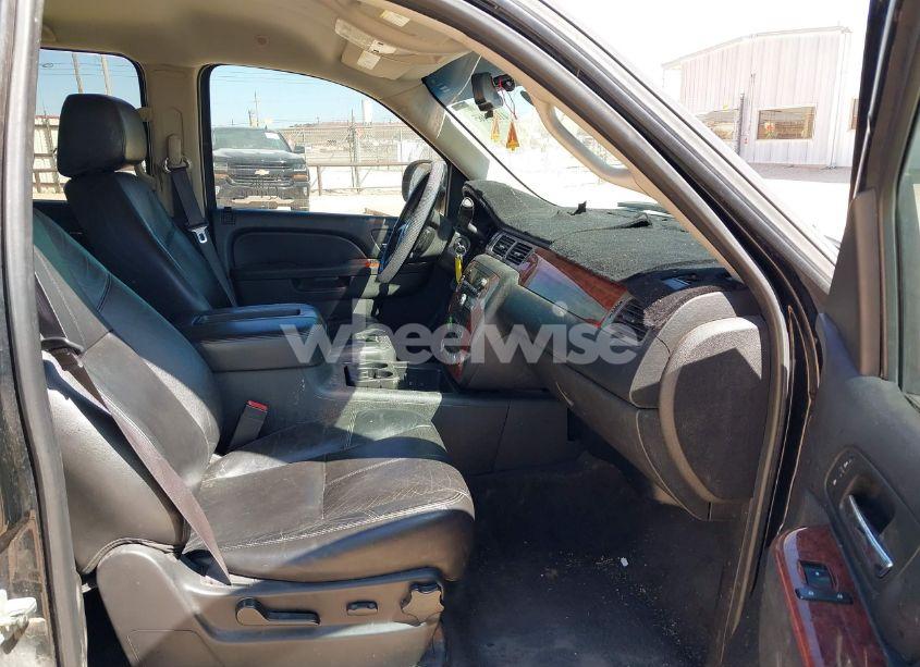 Photo 5 of 2013 Chevrolet Tahoe LT (VIN 1GNSCBE03DR144994)