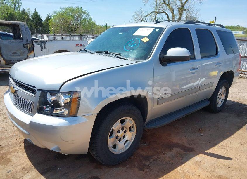 Photo 2 of 2013 Chevrolet Tahoe LT (VIN 1GNSCBE03DR153730)