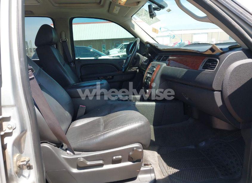 Photo 5 of 2013 Chevrolet Tahoe LT (VIN 1GNSCBE03DR153730)